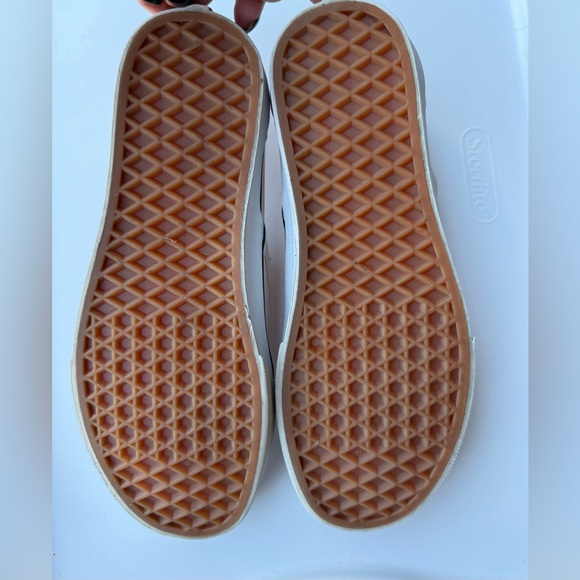 VANS Peanuts edition Snoopy & Lucy Pink Slip-On Shoes - Picture 9 of 9